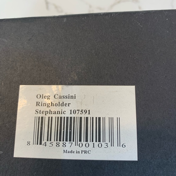 Oleg Cassini Crystal Ring Holder - Picture 6 of 7